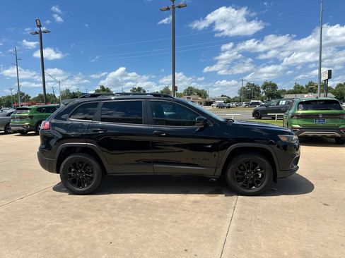 Used 2023 Jeep Cherokee Altitude Lux AWD/4WD image 4