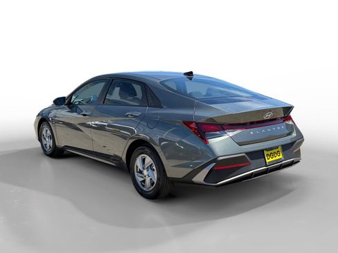 Certified 2026 Hyundai Elantra SE FWD image 3