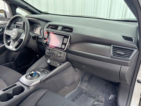 Used 2025 Nissan Leaf S image 13