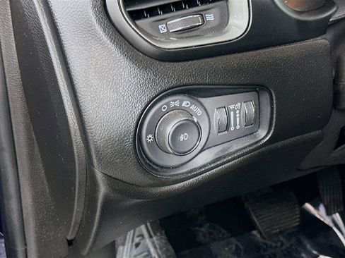 Used 2021 Jeep Renegade Limited image 15