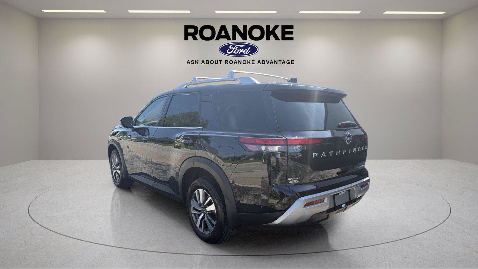 Used 2024 Nissan Pathfinder SL AWD/4WD image 11