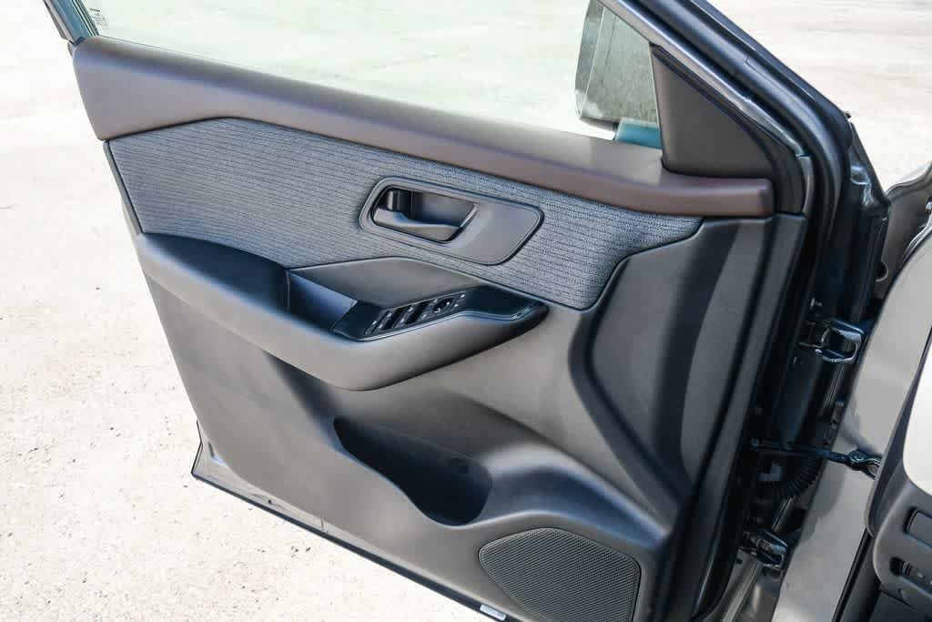 Used 2023 Nissan Rogue S FWD image 24