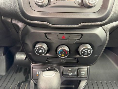 Used 2019 Jeep Renegade Sport w/ Sport Appearance Group image 14