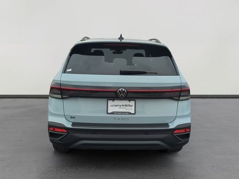 New 2026 Volkswagen Taos SE image 4