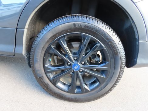 Used 2019 Ford Escape SEL image 40