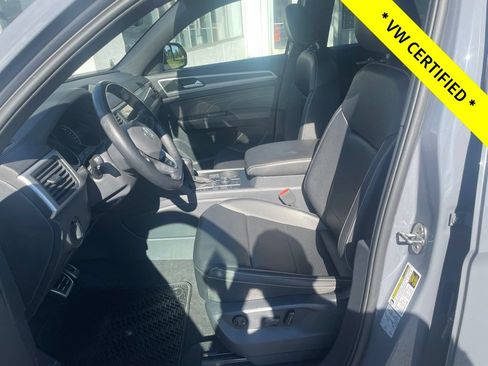 Certified 2021 Volkswagen Atlas Cross Sport SE w/ Panoramic Sunroof Package AWD/4WD image 17