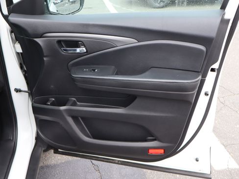 Used 2020 Honda Pilot LX image 37