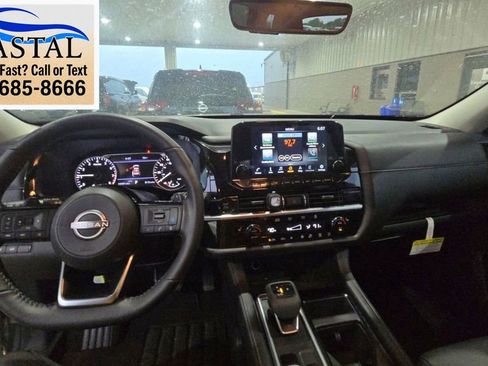 Used 2025 Nissan Pathfinder SL AWD/4WD image 17