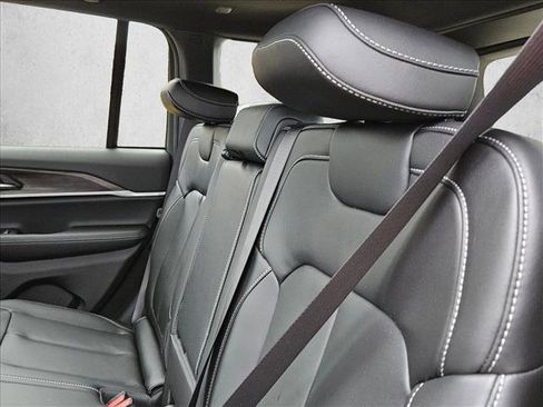 New 2025 Jeep Grand Cherokee Limited image 16