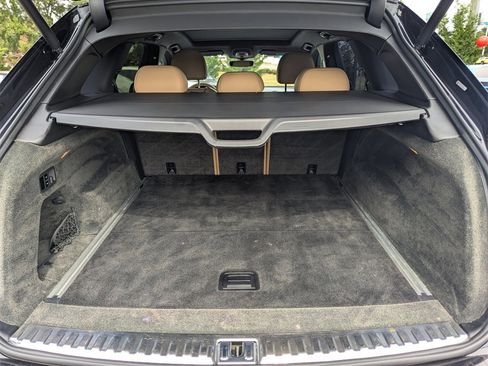 Used 2021 Bentley Bentayga V8 image 26