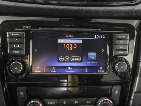 Used 2019 Nissan Rogue SV image 29