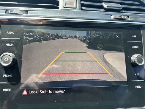 Used 2020 Volkswagen Tiguan SE w/ Panoramic Sunroof Package AWD/4WD image 18