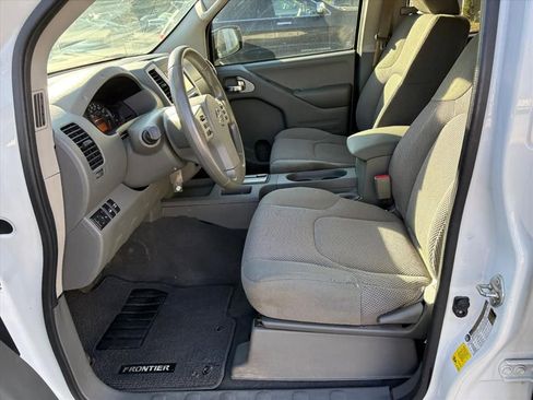 Used 2019 Nissan Frontier SV image 15