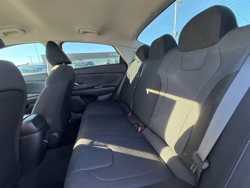 Certified 2025 Hyundai Elantra SE w/ Cargo Package image 17