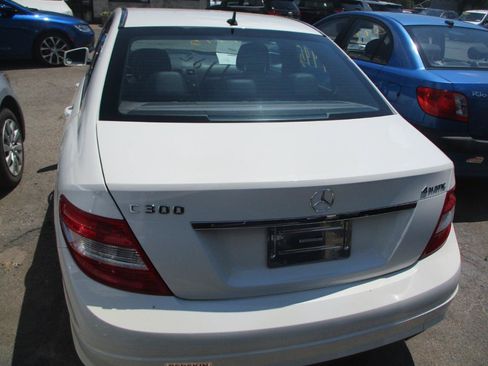 Used 2010 Mercedes-Benz C 300 4MATIC Sedan image 4
