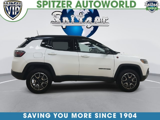 Used 2025 Jeep Compass Trailhawk w/ Trailhawk Elite Group AWD/4WD image 3