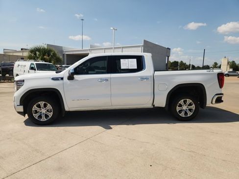 Used 2025 GMC Sierra 1500 SLT AWD/4WD image 4