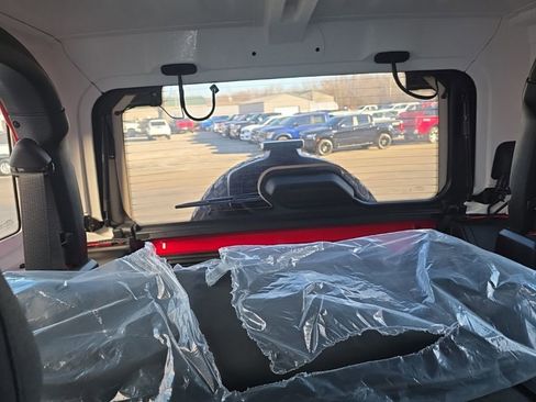 Used 2025 Jeep Wrangler Willys image 38