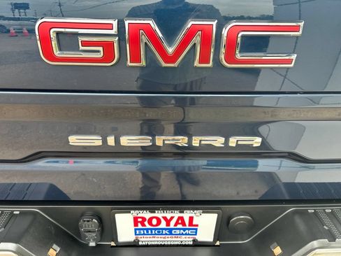 Used 2022 GMC Sierra 1500 SLT AWD/4WD image 30