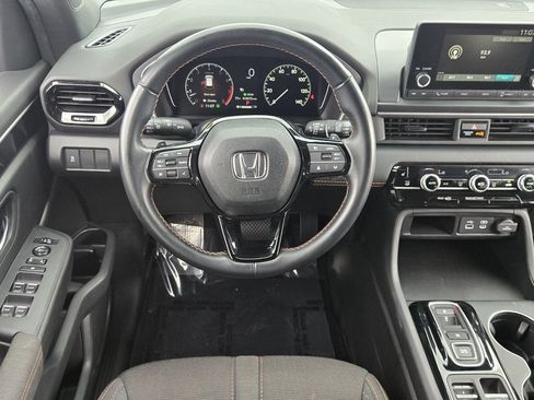 Used 2025 Honda Pilot Sport image 12