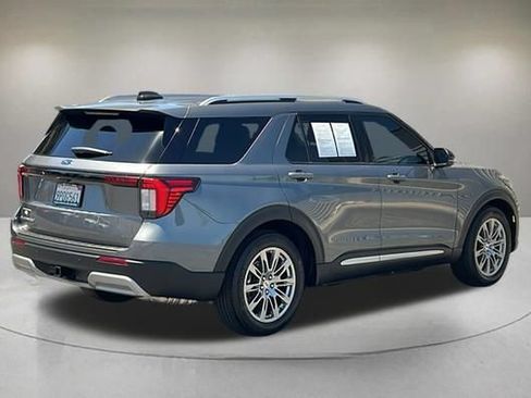 Certified 2025 Ford Explorer Platinum RWD image 5