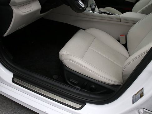 Used 2025 Genesis G70 2.5T image 24