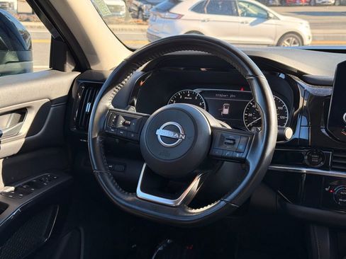 Used 2025 Nissan Pathfinder SV image 23