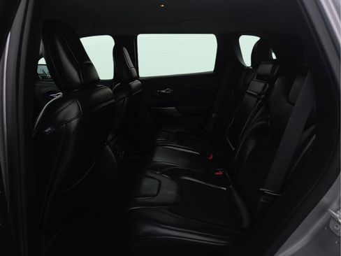 Used 2019 Jeep Cherokee Latitude Plus FWD image 8