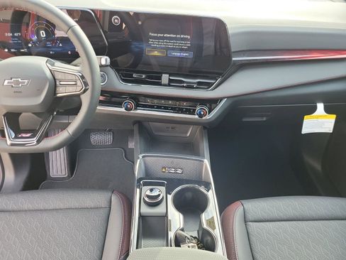 Used 2025 Chevrolet Equinox RS image 12