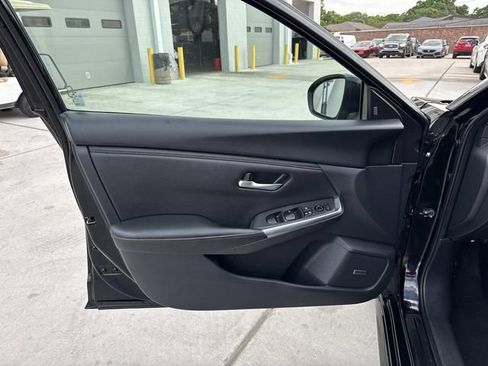 Used 2025 Nissan Sentra SR w/ SR Premium Package image 19