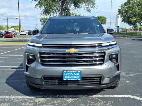 Used 2025 Chevrolet Traverse LT w/ Sun and Wheel Package FWD image 13