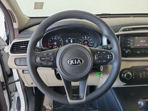 Used 2017 Kia Sorento LX image 23