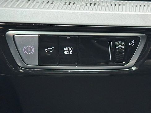 New 2025 Cadillac Optiq Luxury 2 image 31