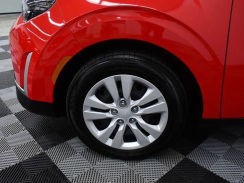 Used 2024 Kia Soul LX image 4