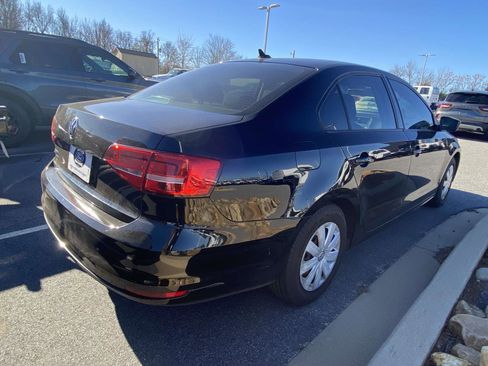 Used 2015 Volkswagen Jetta S image 9