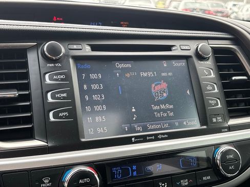 Used 2019 Toyota Highlander XLE image 10