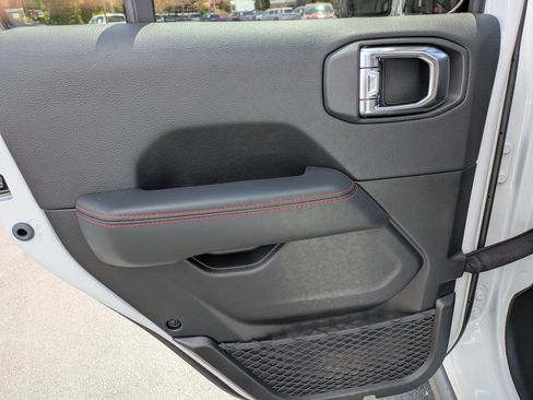 New 2025 Jeep Wrangler Rubicon w/ Technology Group image 28