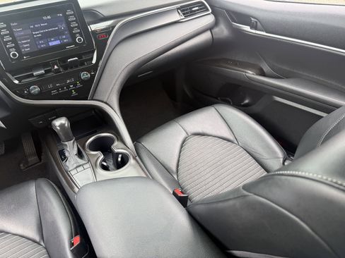 Used 2024 Toyota Camry SE image 17