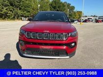 Used 2025 Jeep Compass Limited AWD/4WD image 2