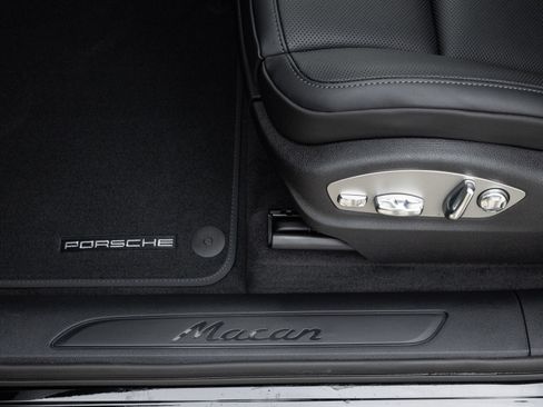 Certified 2026 Porsche Macan AWD/4WD image 20