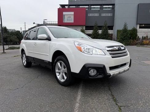 Used 2014 Subaru Outback 3.6R Limited w/ Moonroof Package image 3