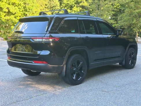 Used 2024 Jeep Grand Cherokee Altitude AWD/4WD image 7
