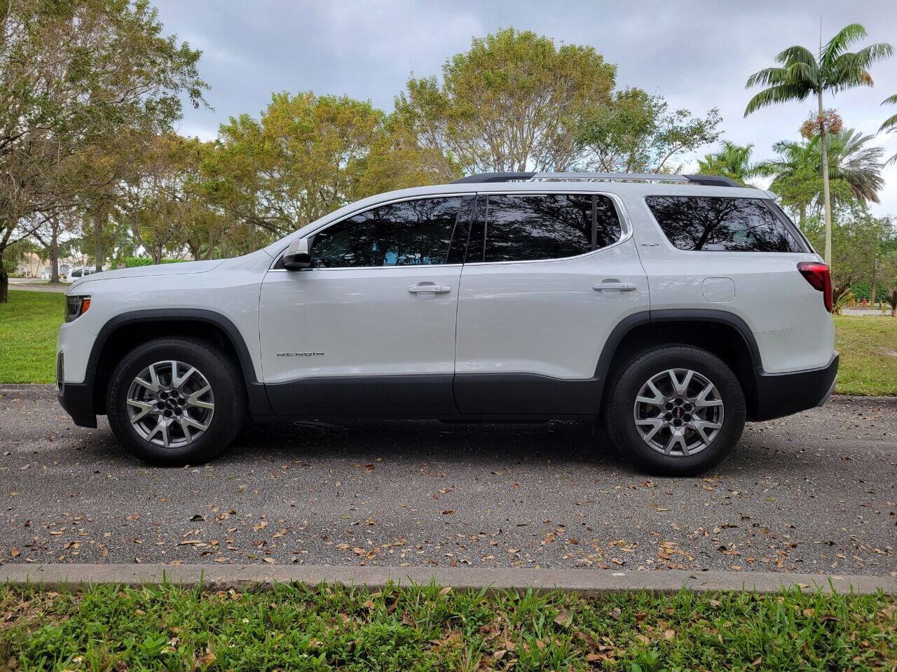 Used 2021 GMC Acadia SLT w/ Trailering Package FWD image 4