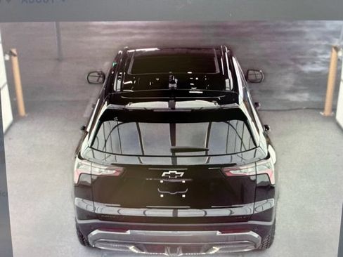 Used 2025 Chevrolet Equinox ACTIV w/ Safety and Technology Package FWD image 18