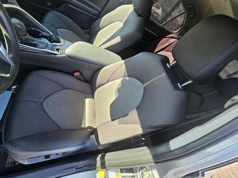 Used 2020 Toyota Camry LE image 14