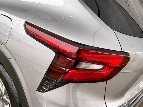 Certified 2025 Chevrolet Trax LT image 28