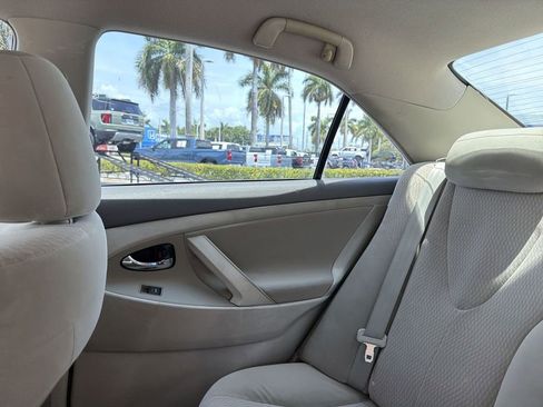 Used 2010 Toyota Camry LE FWD image 11