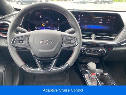 Used 2025 Chevrolet Trax RS w/ Sunroof Package FWD image 8