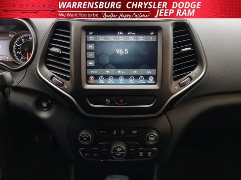 Used 2019 Jeep Cherokee Trailhawk image 19