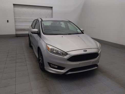Used 2016 Ford Focus SE w/ SE Sport Package image 13